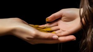 Castor Oil for Hair Thickening